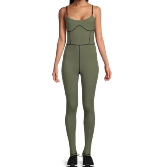 NWT WEWOREWHAT Silhouette Ankle Jumpsuit With Slit Cuffs SIZE XS - Picture 1 of 5